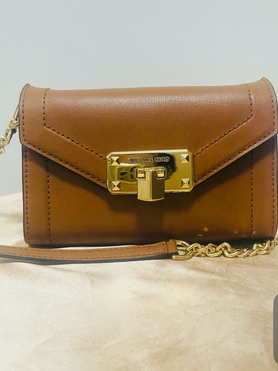 Michael Kors Handbags - Michael Kors Kinsley Brown Leather Crossbody Chain Bag